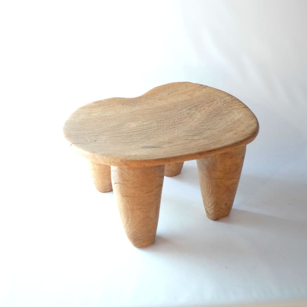 セヌフォスツール