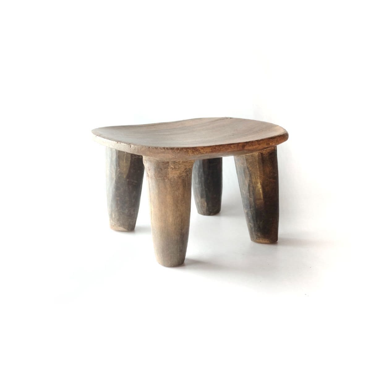 セヌフォスツール