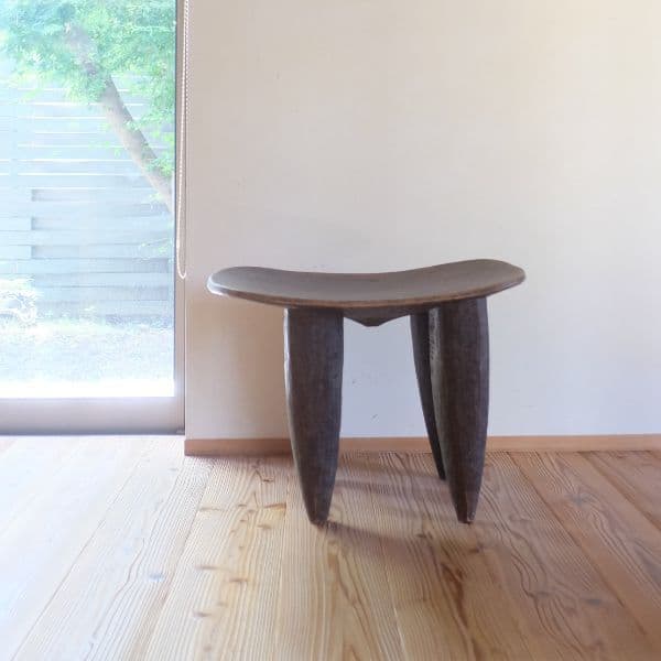 セヌフォスツール